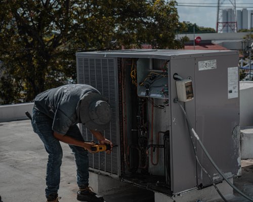 Artisan pour pose maintenance dépannage de climatisation proche du Puech